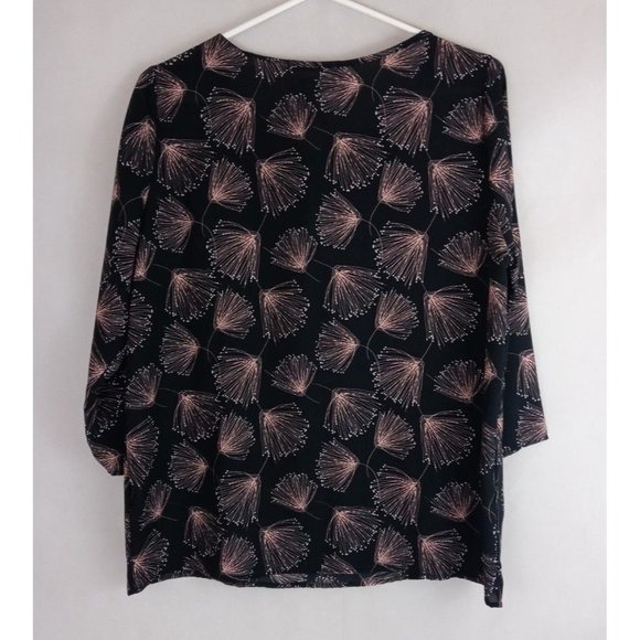 NWT Le Lis Sheer Floral Blouse With Peek-A-Boo Neck Size Medium - Picture 2 of 6